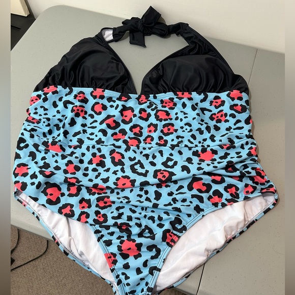 Women’s 1pc swimsuit, size 2X, NWT - Picture 1 of 3